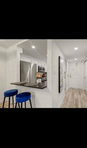 Cozy condo, centrally located in Naples.